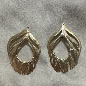 Elegant Gold Allison Leaf Earrings